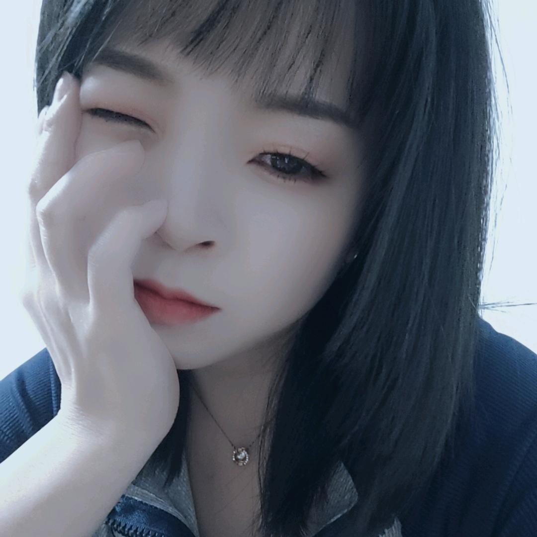 不问花开几许，只问浅笑安然