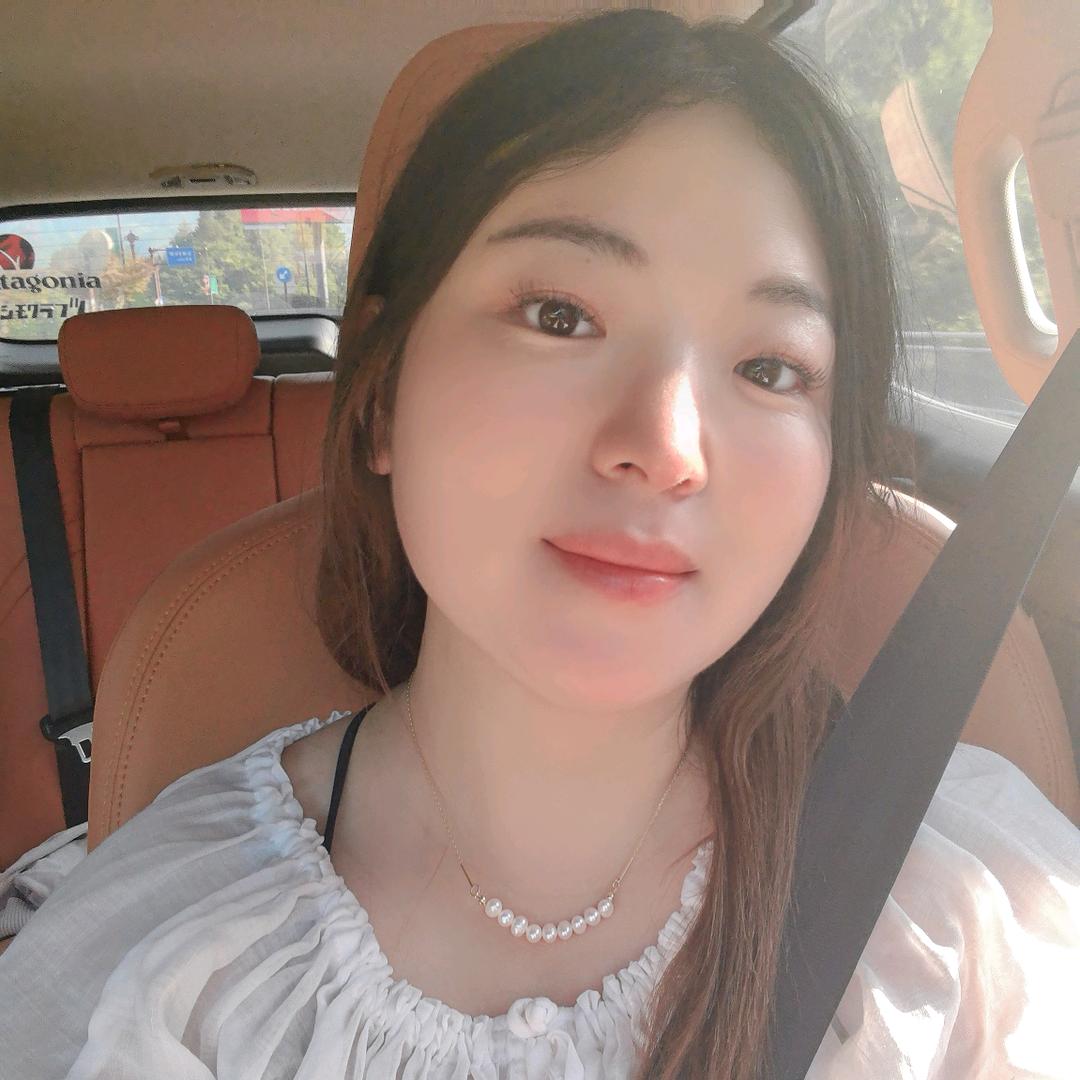 小小华。