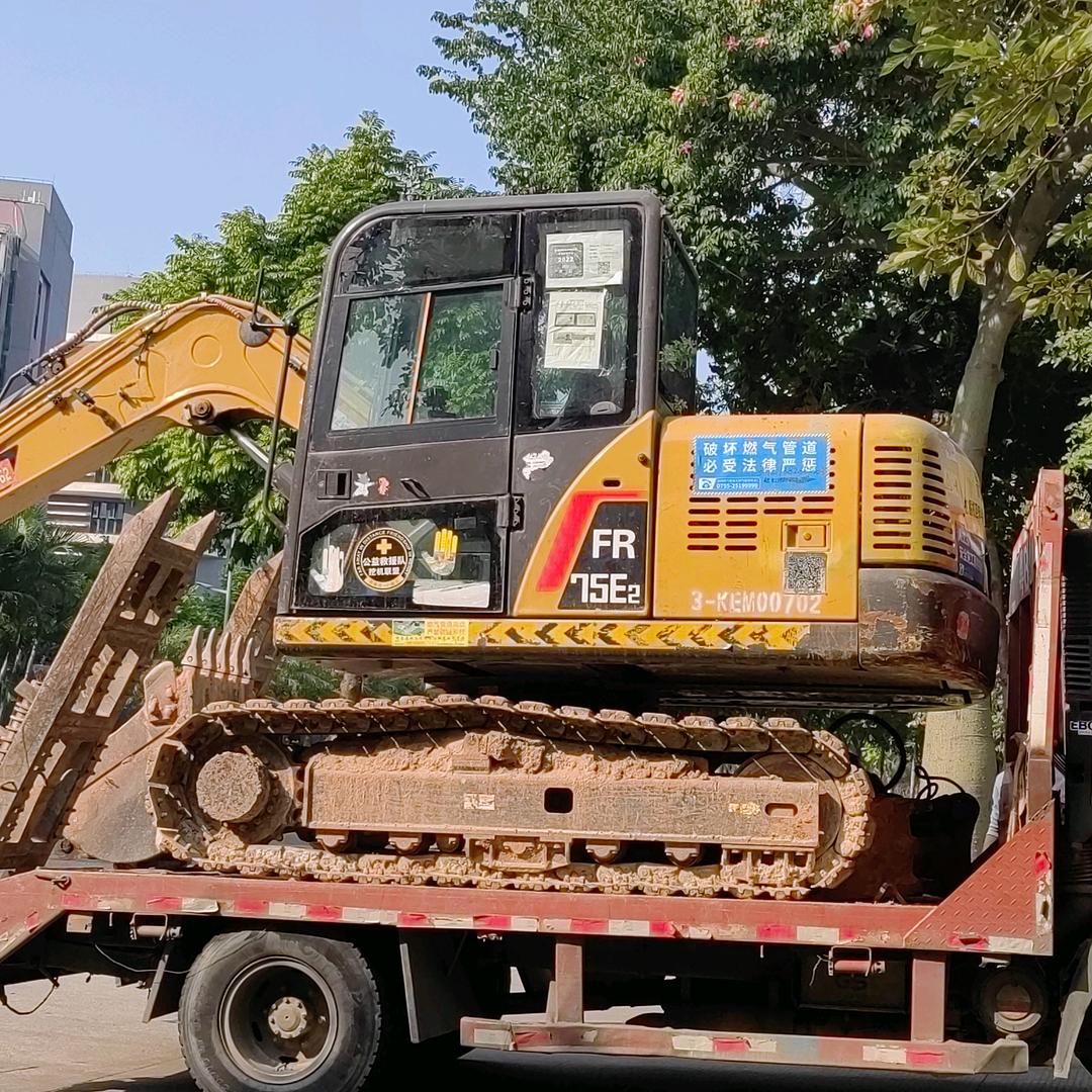 小陈 挖机 拖车