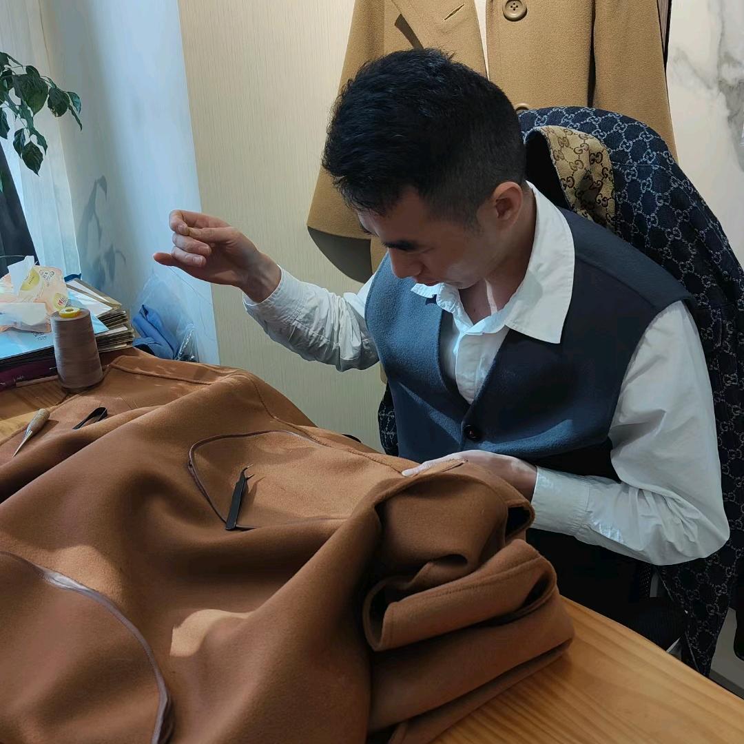 成都杨周服装定制