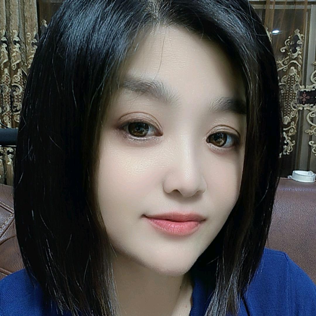 短发女孩