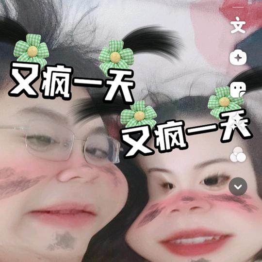 一只粉色的炒煤熊、