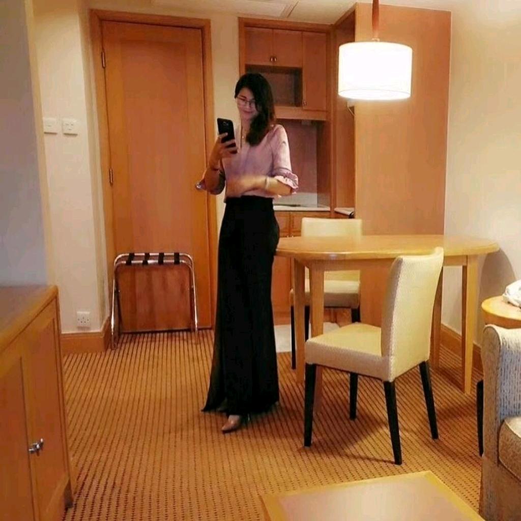 英子