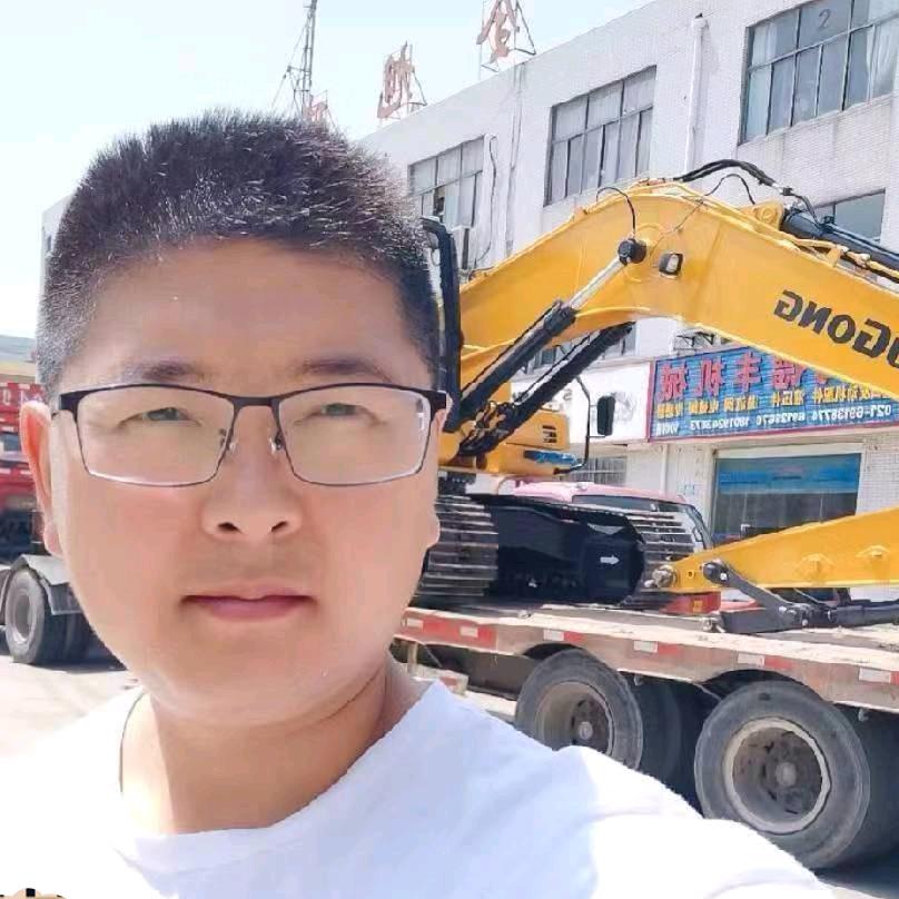 上海：糜作龙  二手挖机买卖