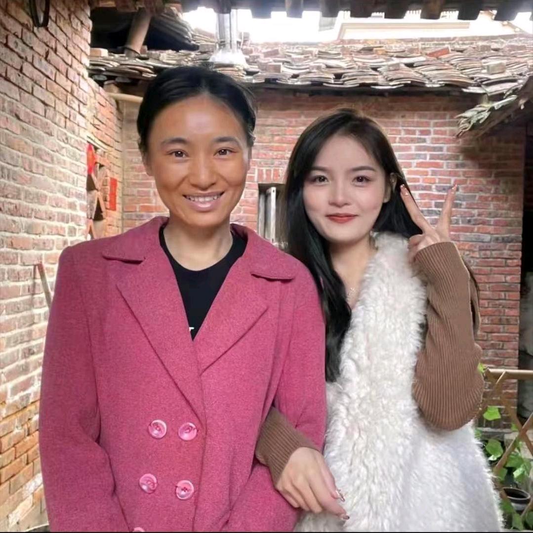 张小云和阿玲的日常分享