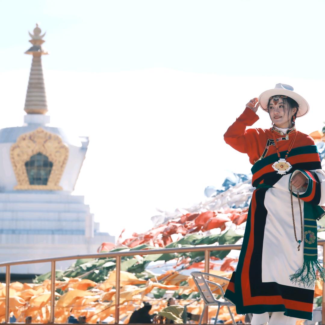 香格里拉导游央吉