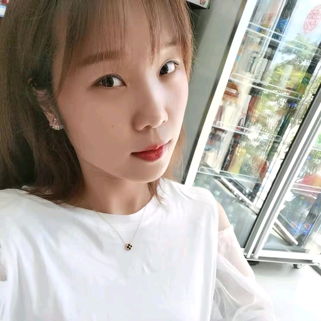 小霞，