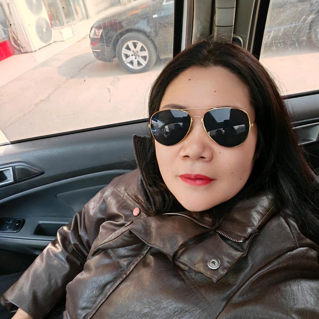 傻大姐    南都鞋服