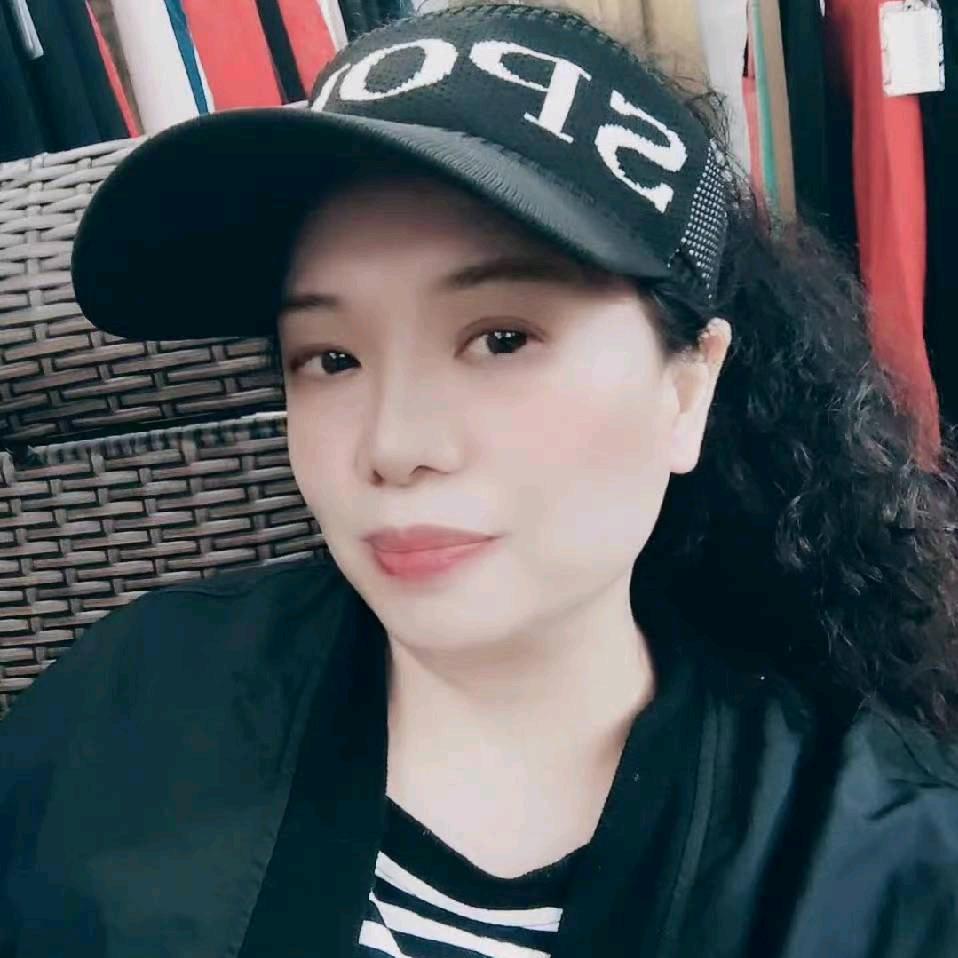 哓华服饰精品休闲大码女装