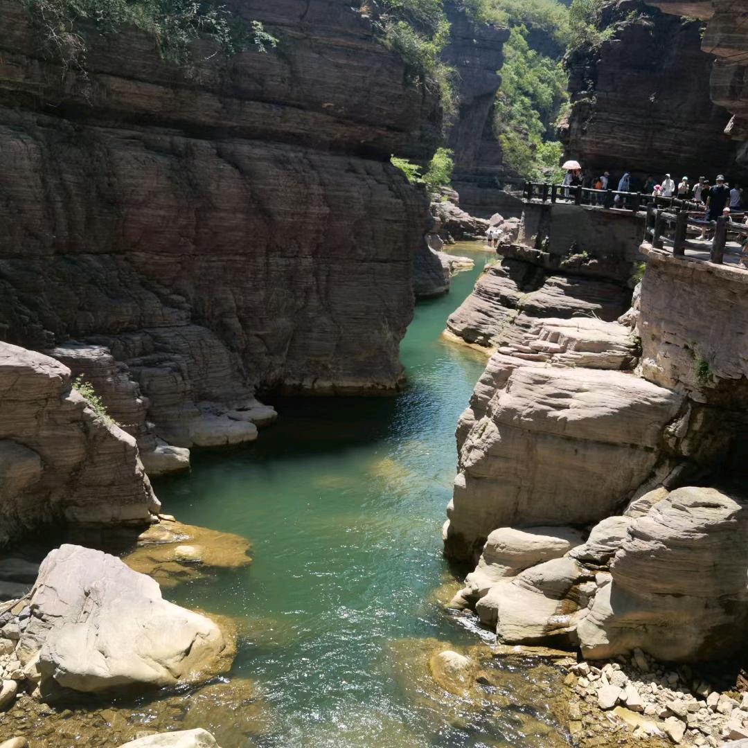 远离没有必要的圈子，一心搞钱