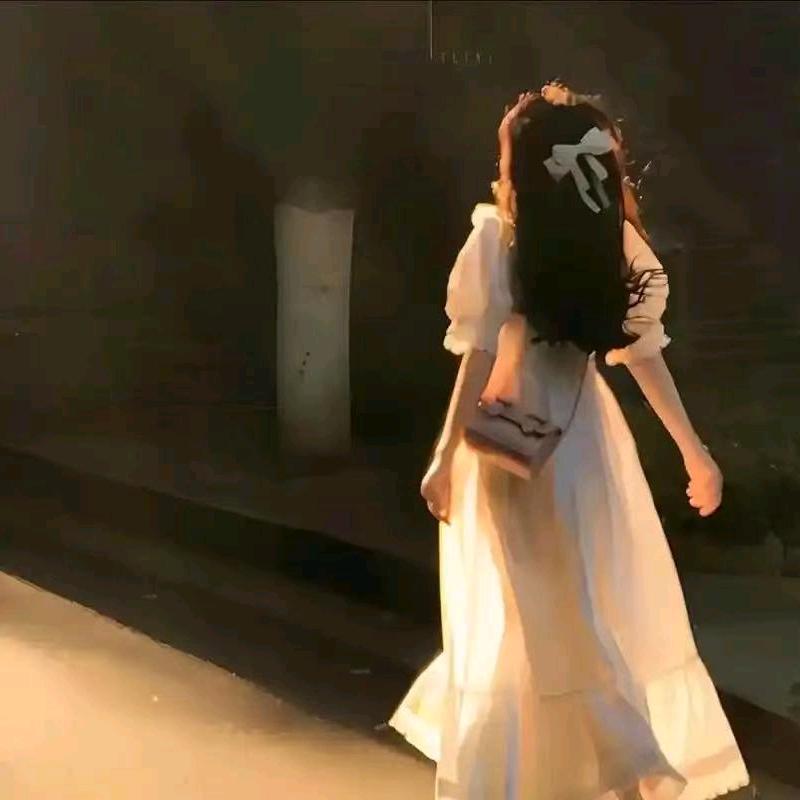 月映华灯