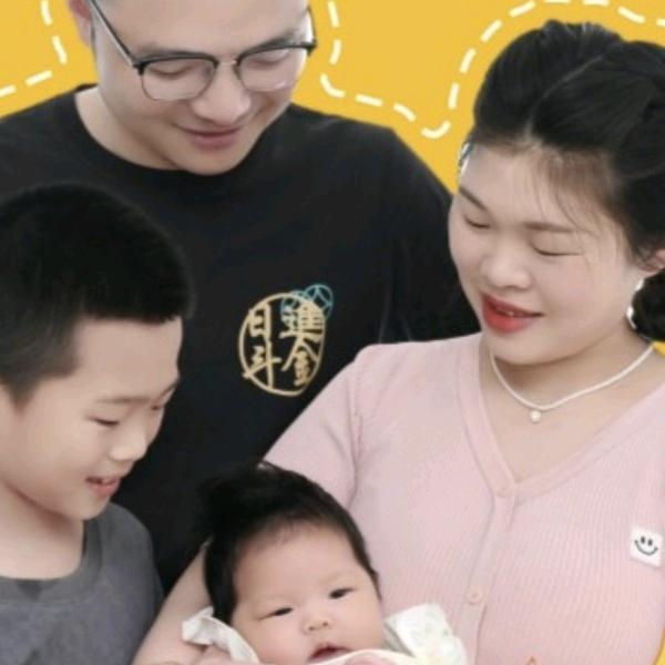 储亮一家人