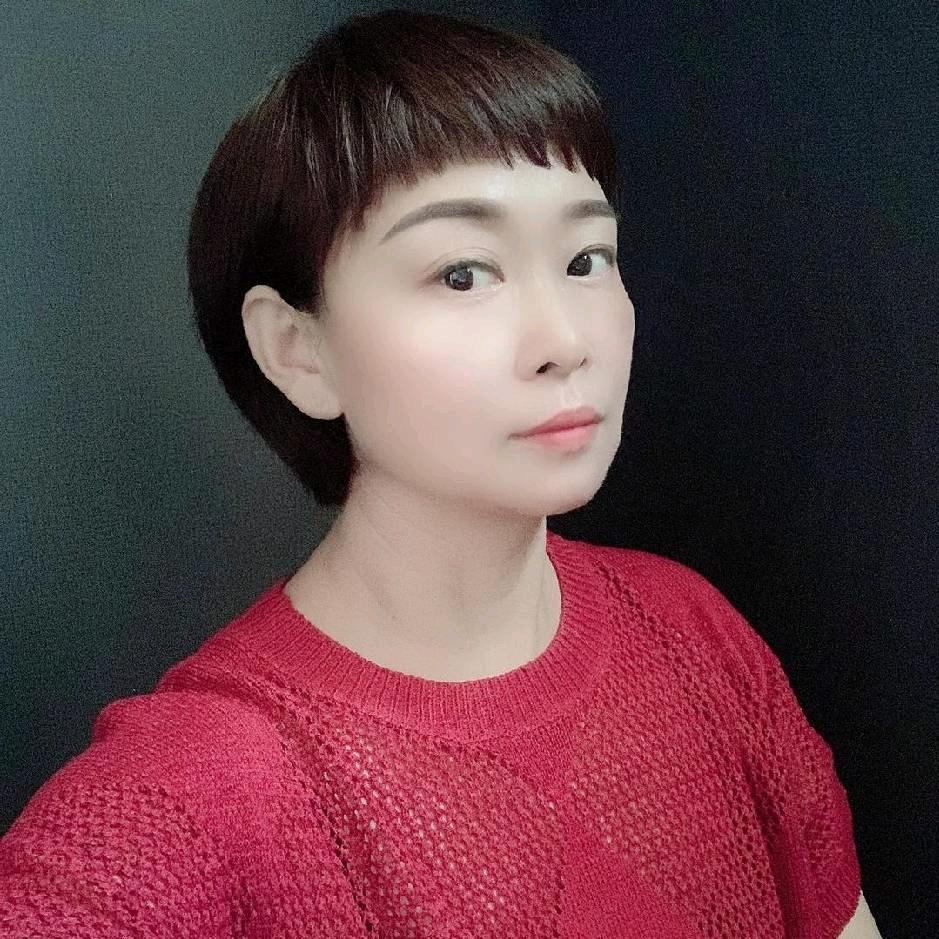 邓姐爱撸妆