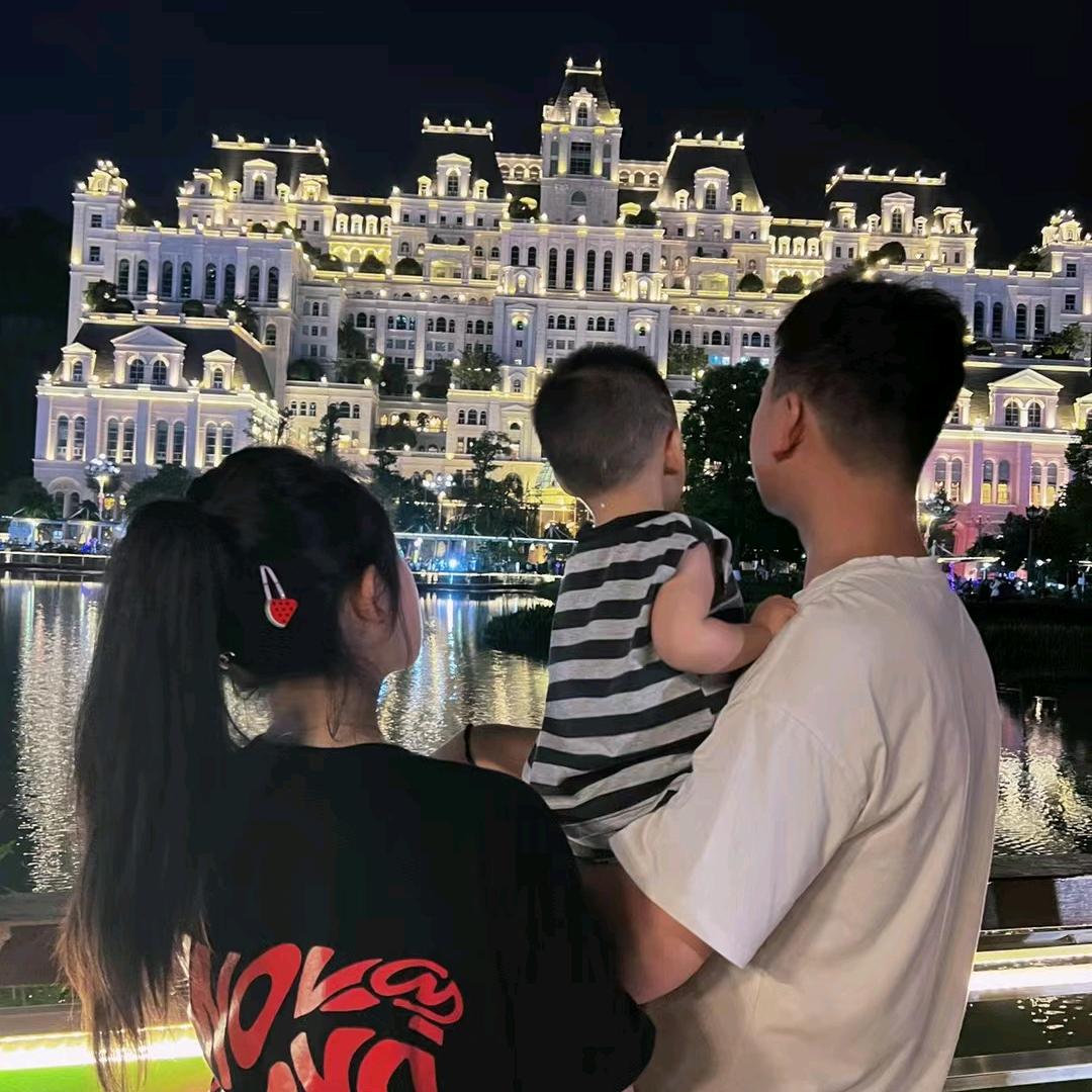 胡先生🤵‍♂️👧🧒🧒