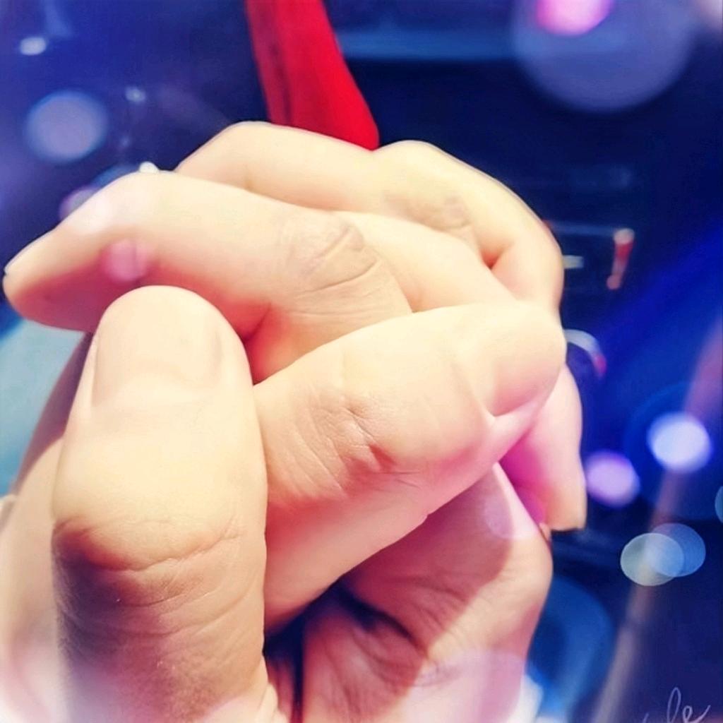 与你十指紧扣