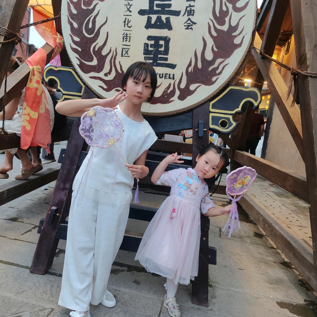 兰兰  化妆师