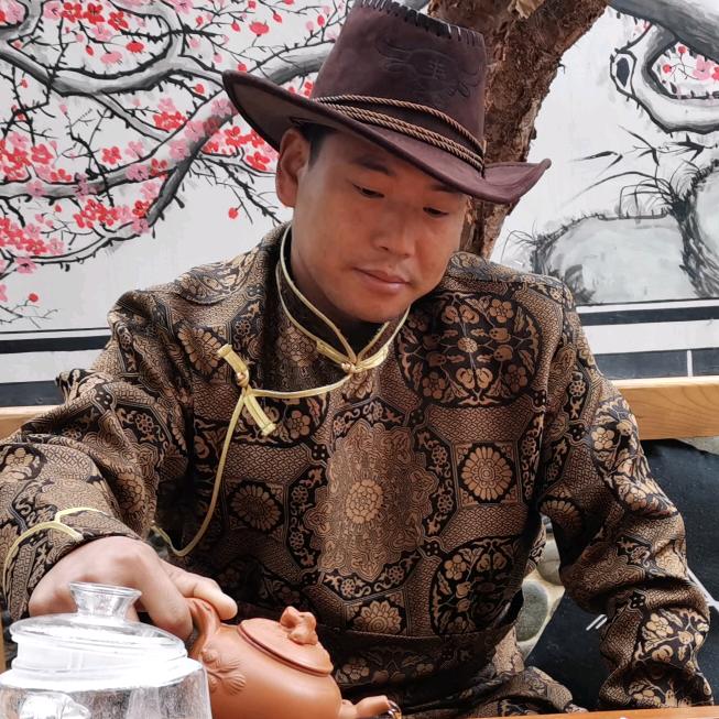 黑(  ⚫︎ー⚫︎  )哥