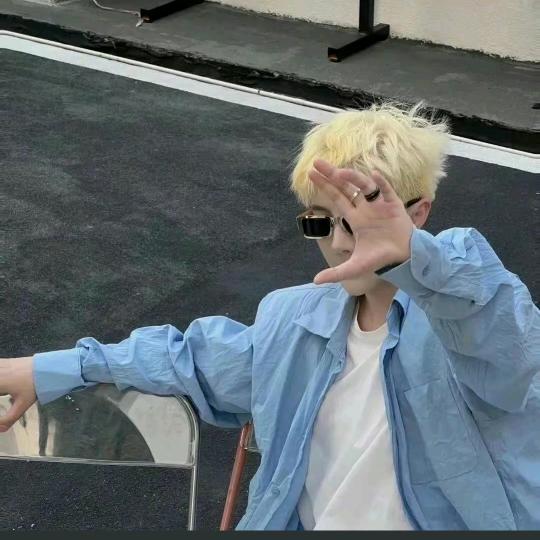 X(●—●)