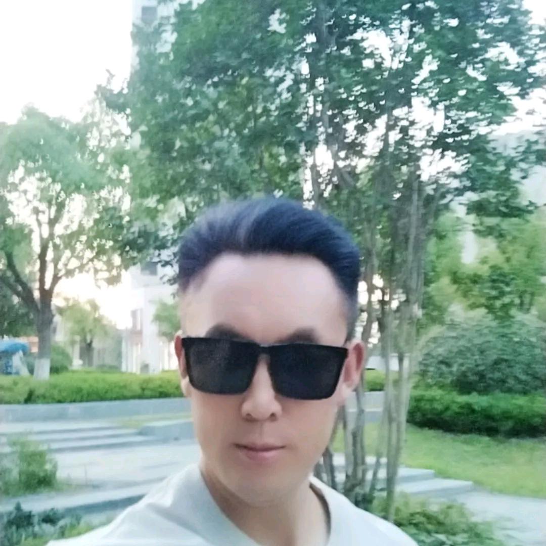 我是谁。上海强哥。