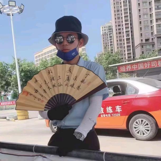 李荣酷嗎？