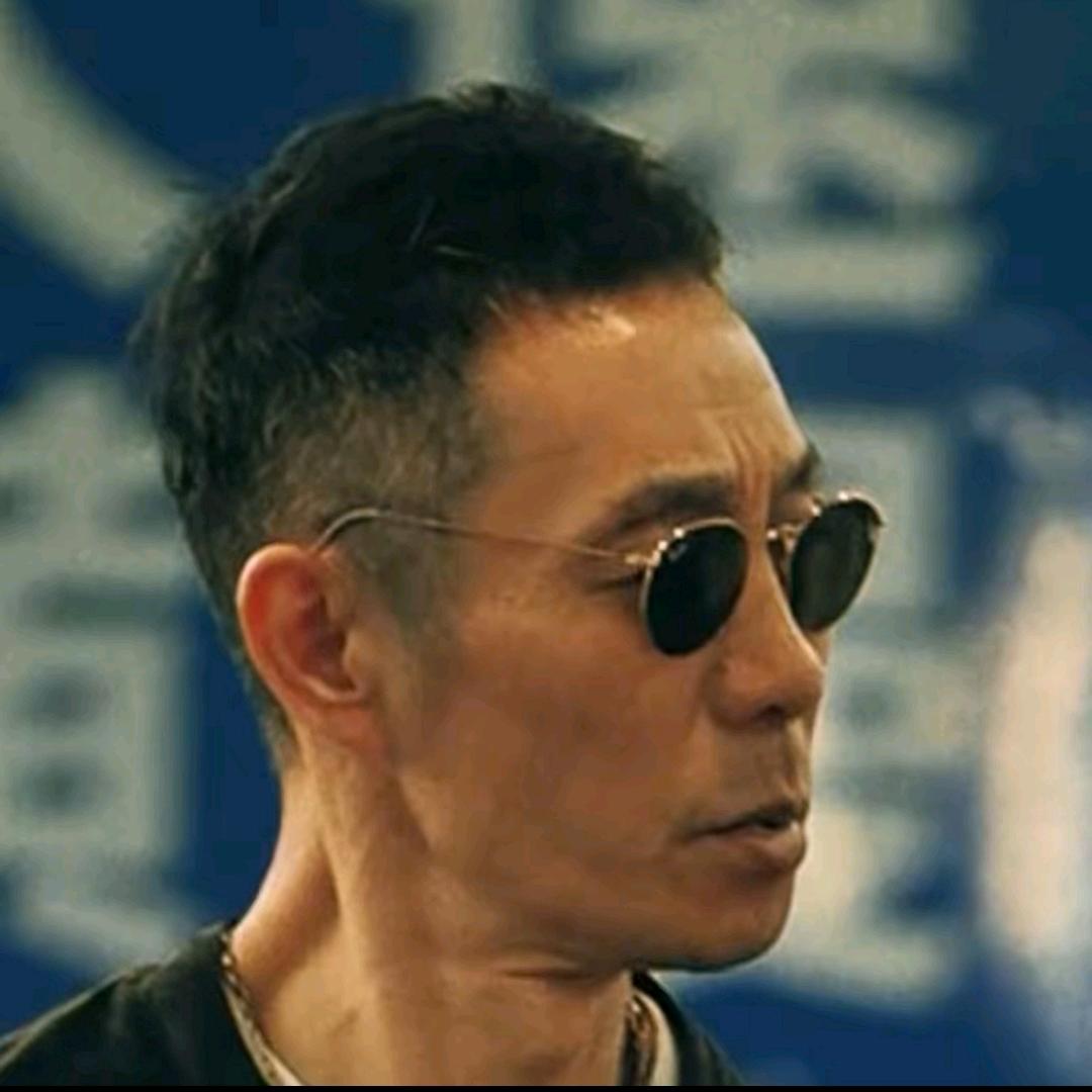 海上YEBA（极简轻奢穿搭 ）