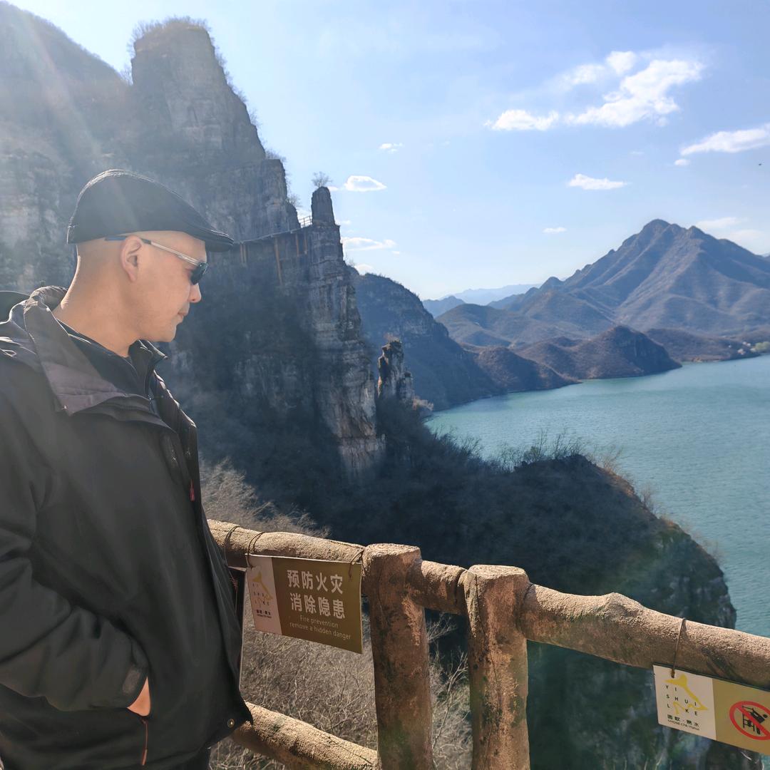 卖西红柿得光头哥