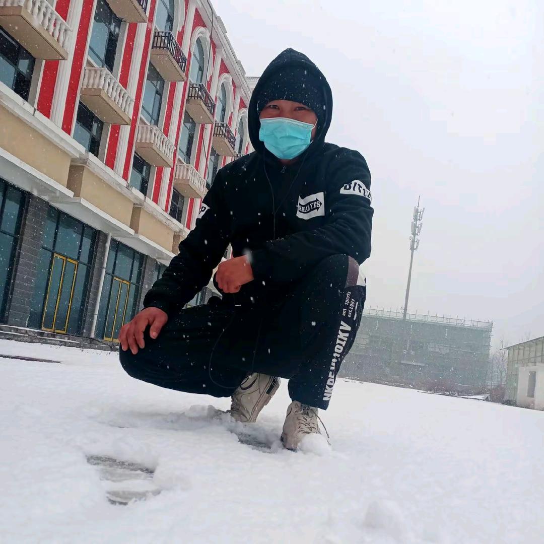 〈佤族岩边〉无所谓