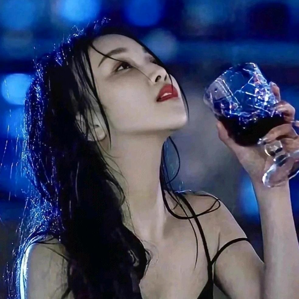伤心的酒杯
