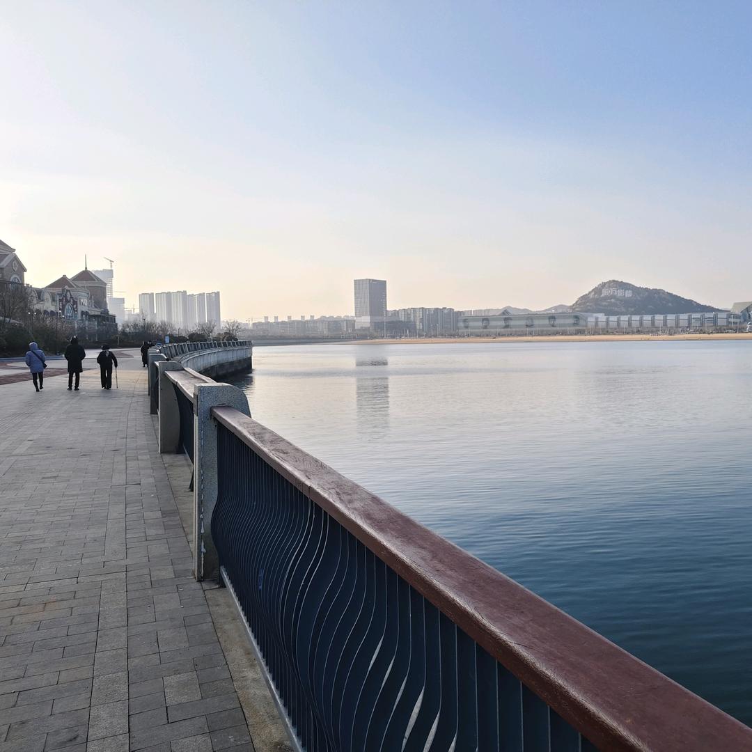 墨竹来了，这世界