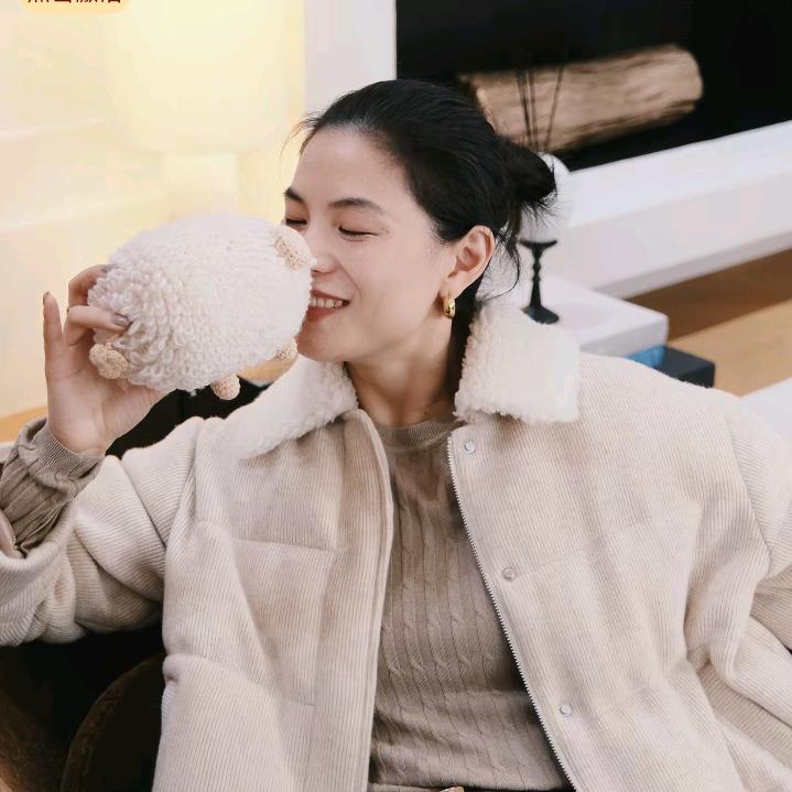 阿董小姐品质穿搭.梵影