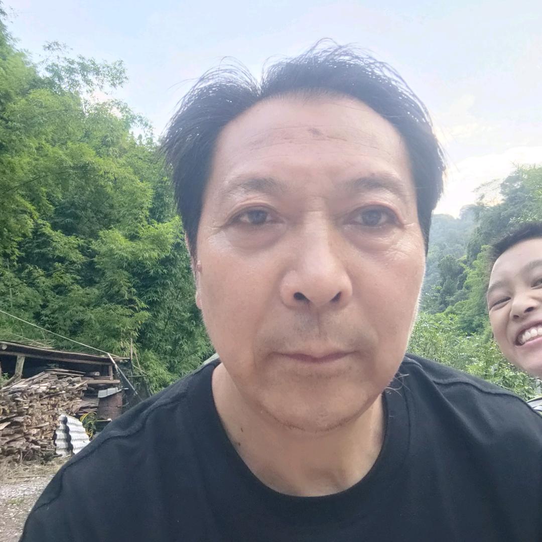 开开心心每一天的小蜜蜂