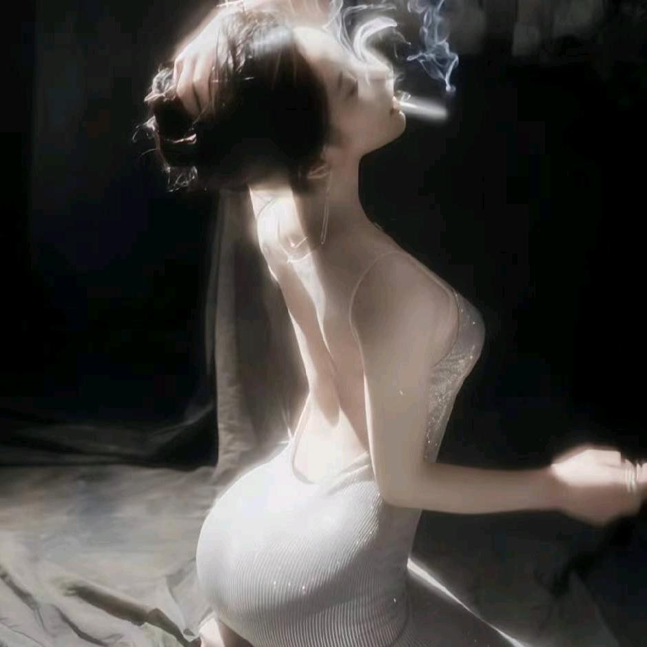 小小美女