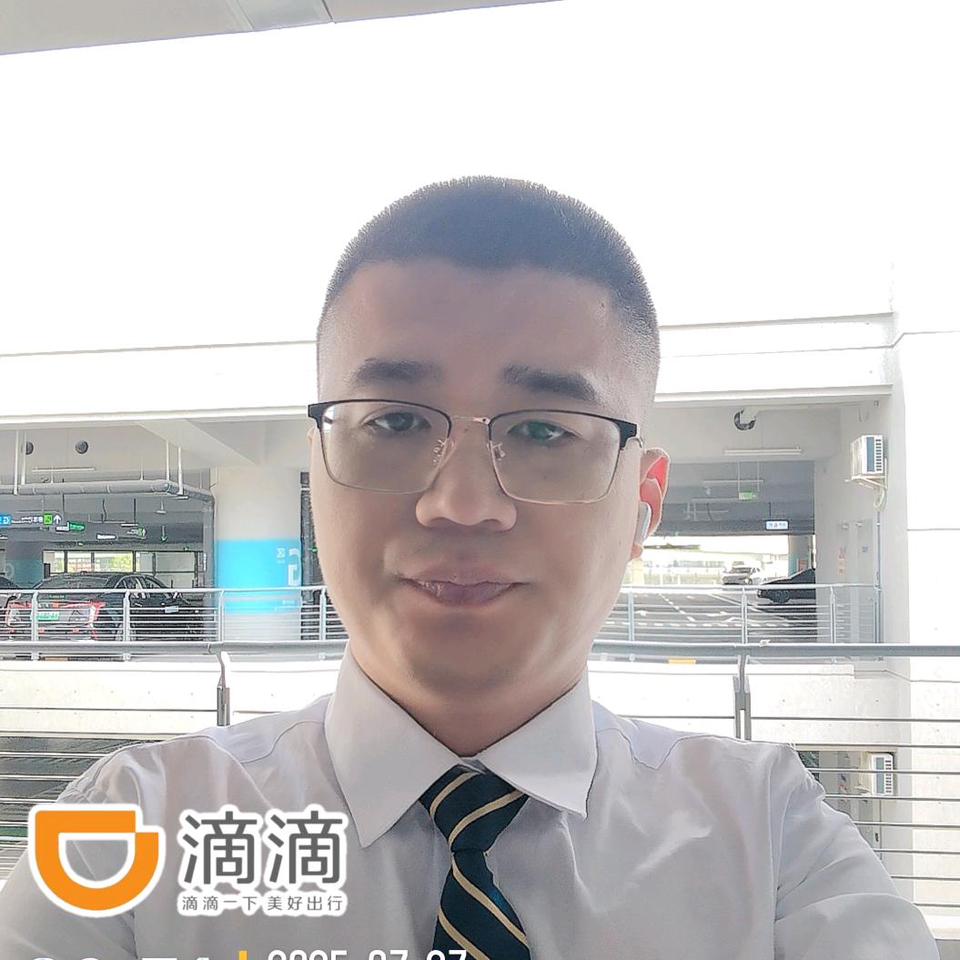 跑专车的梁同学