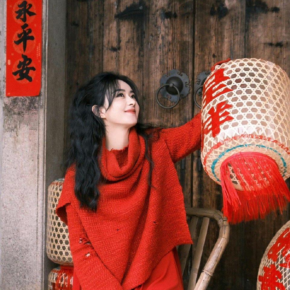 硕士学历的螺丝厂厂花