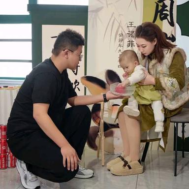 阿伟出售洒水车。