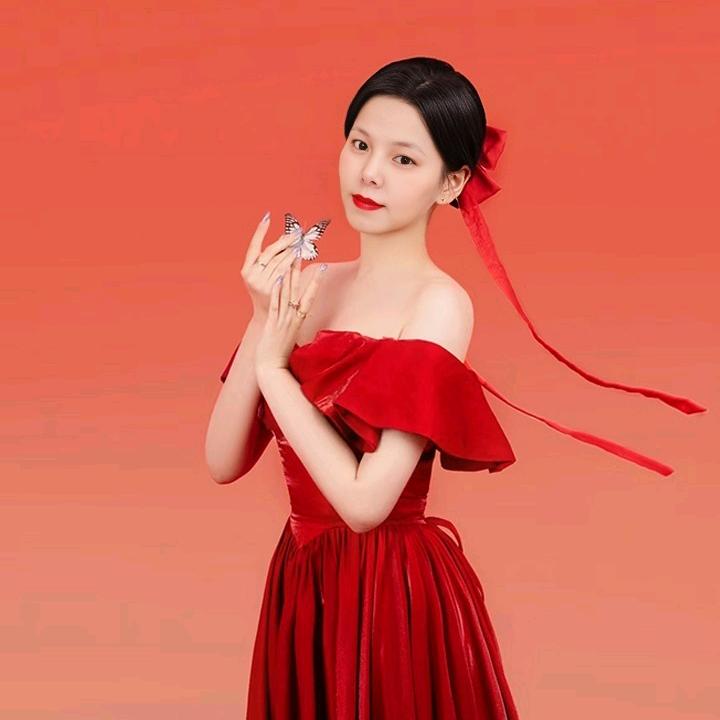 港 星整装一条龙服