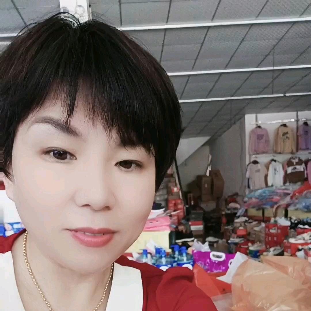 梁山荣姐
