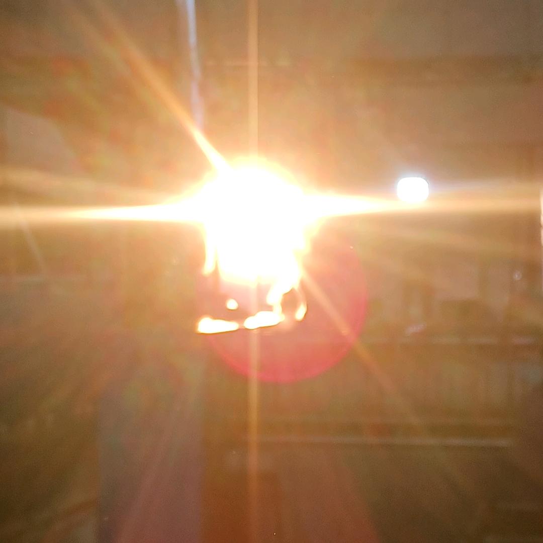 光