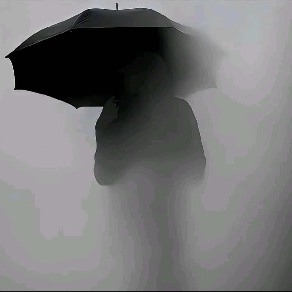 八月，