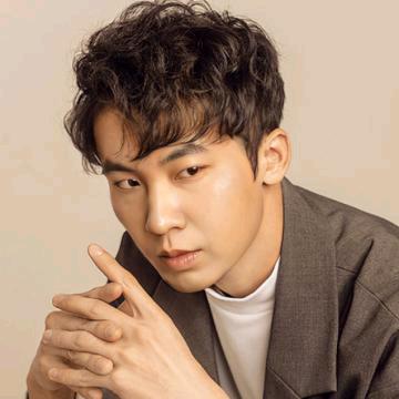 小孩交出那颗糖