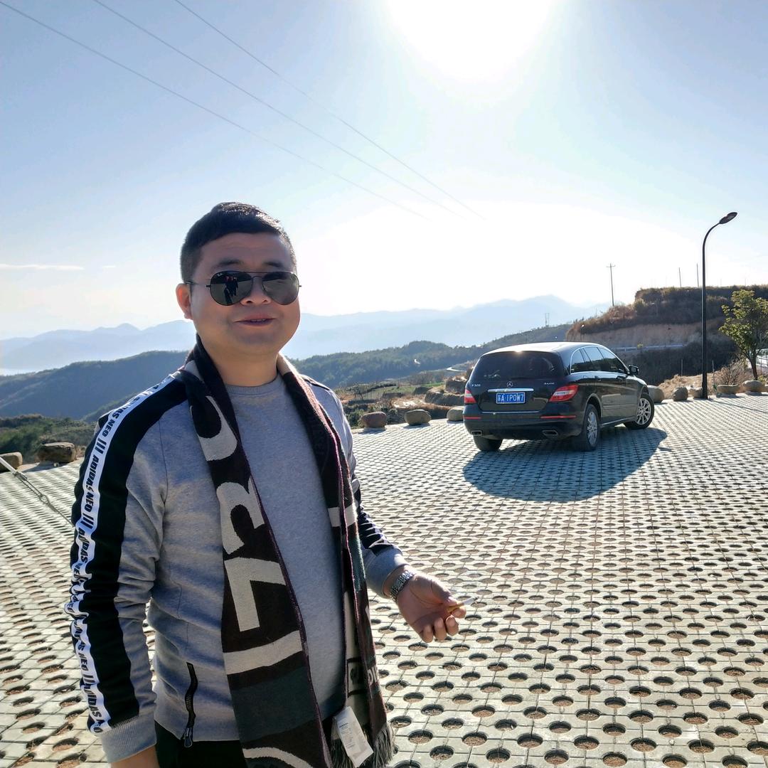 南京苏大强大面包车