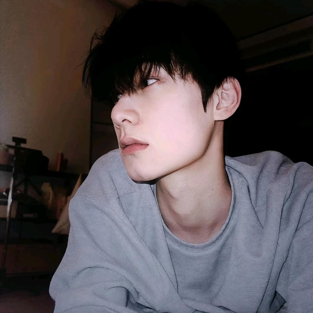 秃秃.