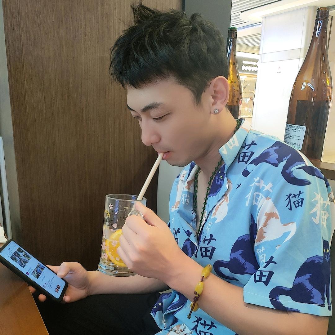 面对夕阳寻找晚霞