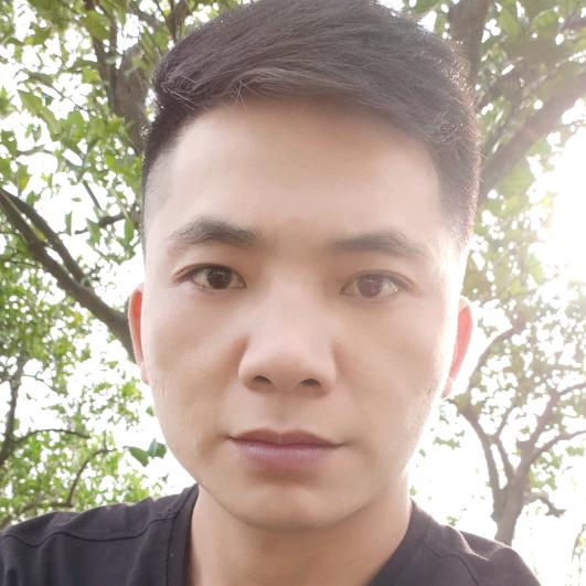 吸着烟徘徊街头