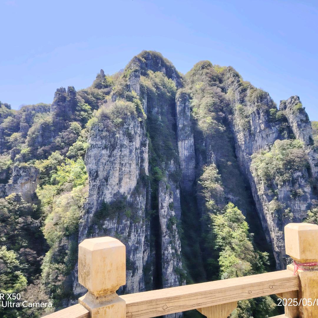 黑不隆冬
