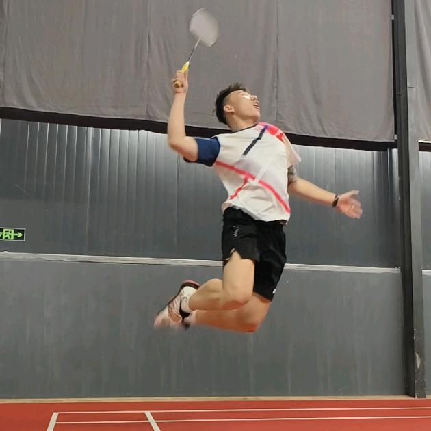 爱羽球的小虎🐯🏸