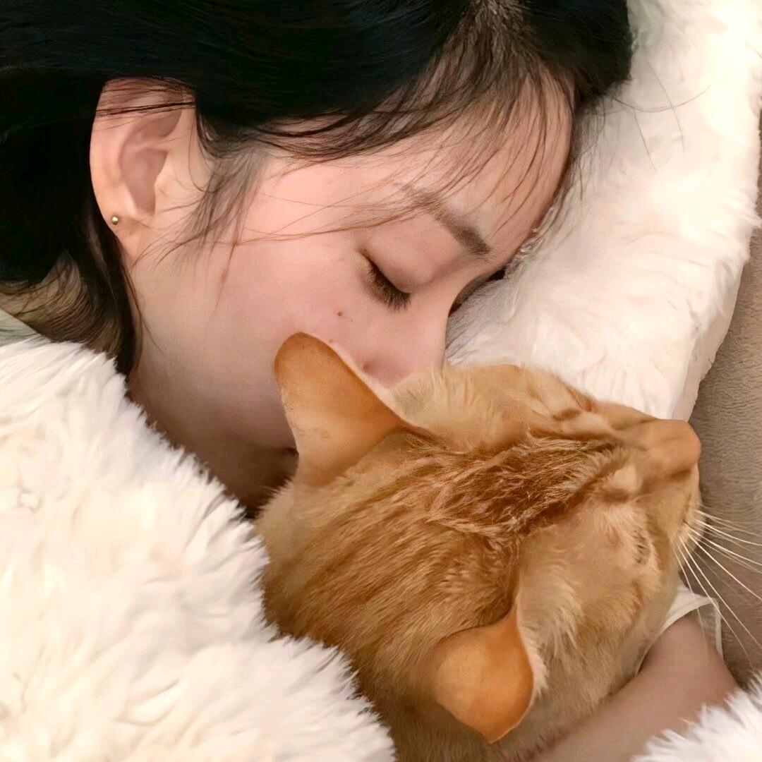 老奶奶说不要我背她过马路