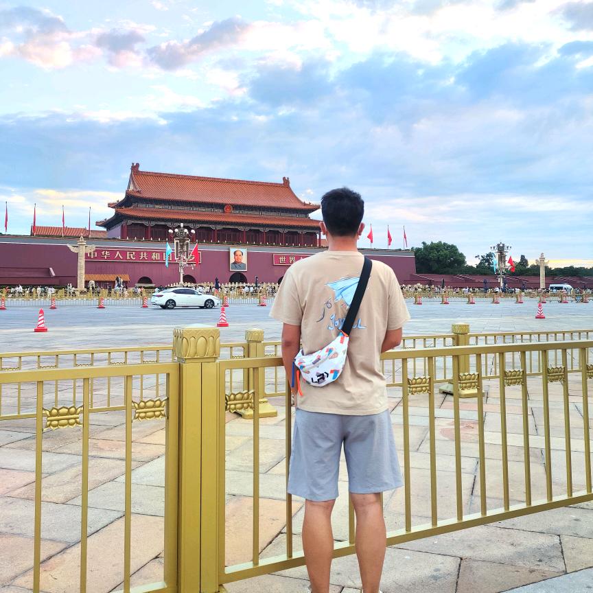 不敢表达情绪的小殷