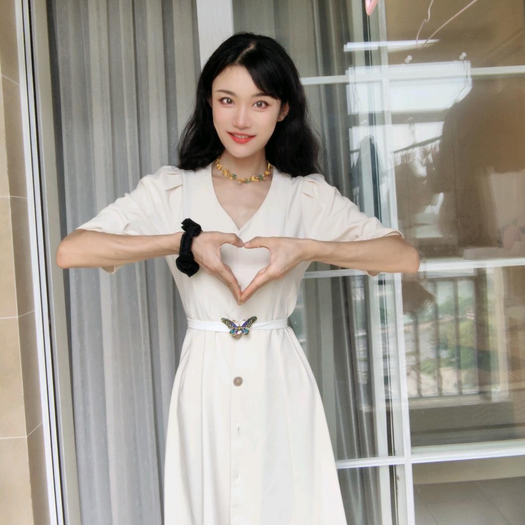 知夏和她的四个孩子。