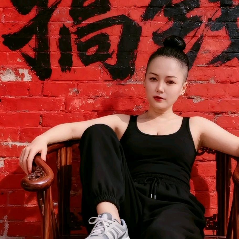 跪下🧎叫我女神